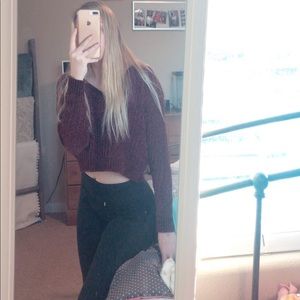 cropped burgundy sweater !